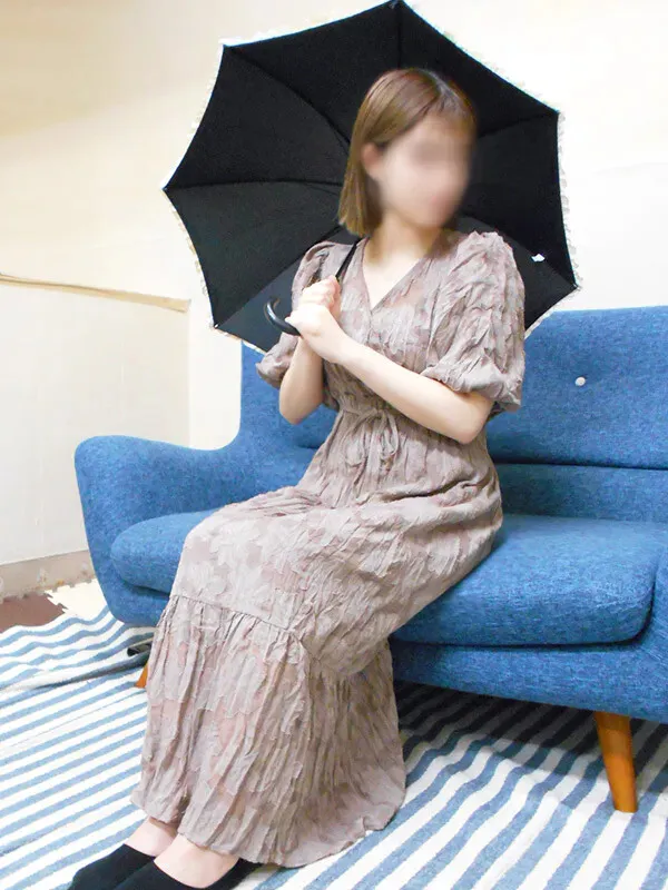 十三 塚本の美人屋で働く渡辺　莉緒 - カクブツ