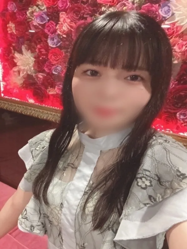 川崎の激安ドットコムで働くゆな - カクブツ