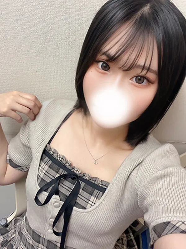 池袋のFINE MOTIONで働く夏目あこ - カクブツ