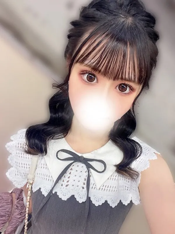 千葉・栄町のZEROで働くりさ - カクブツ