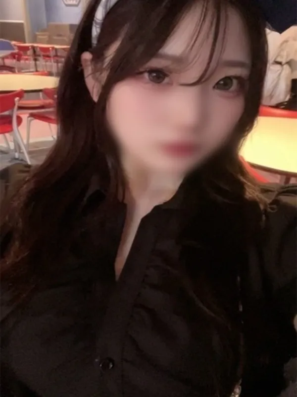 川崎の激安ドットコムで働くもえ - カクブツ